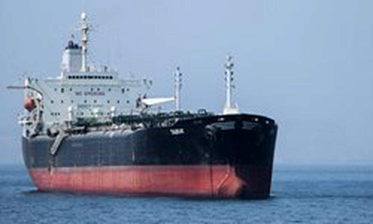 مهار تانکر آتش گرفته ۱۵ هزارتنی توسط ناخدای ایرانی تا درگیری با دزدان دریایی/ از شجاعت این مردان چه می‌دانید؟