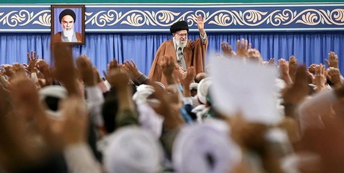 رهبر انقلاب: گریۀ در مجالس شهیدان گریۀ ضعف نیست، گریۀ اراده است