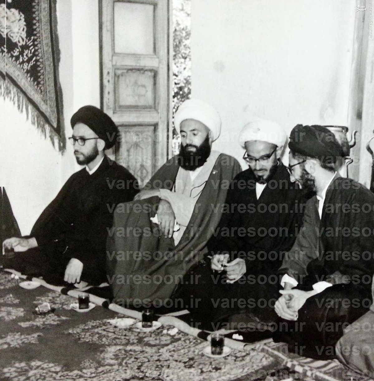 تصویر منتشر نشده از دوران جوانی رهبر انقلاب