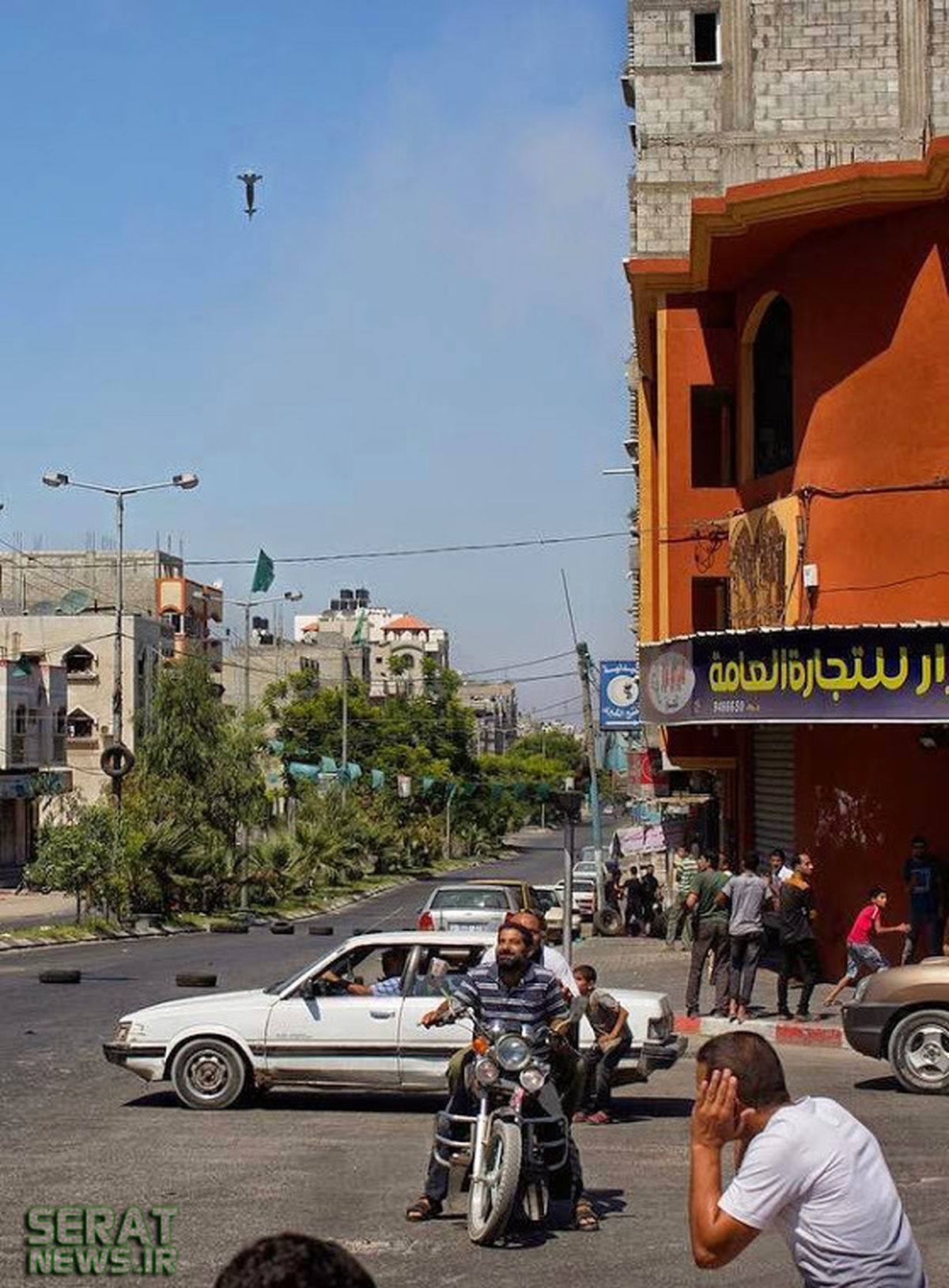 لحظه فرودآمدن بمب در غزه/عکس