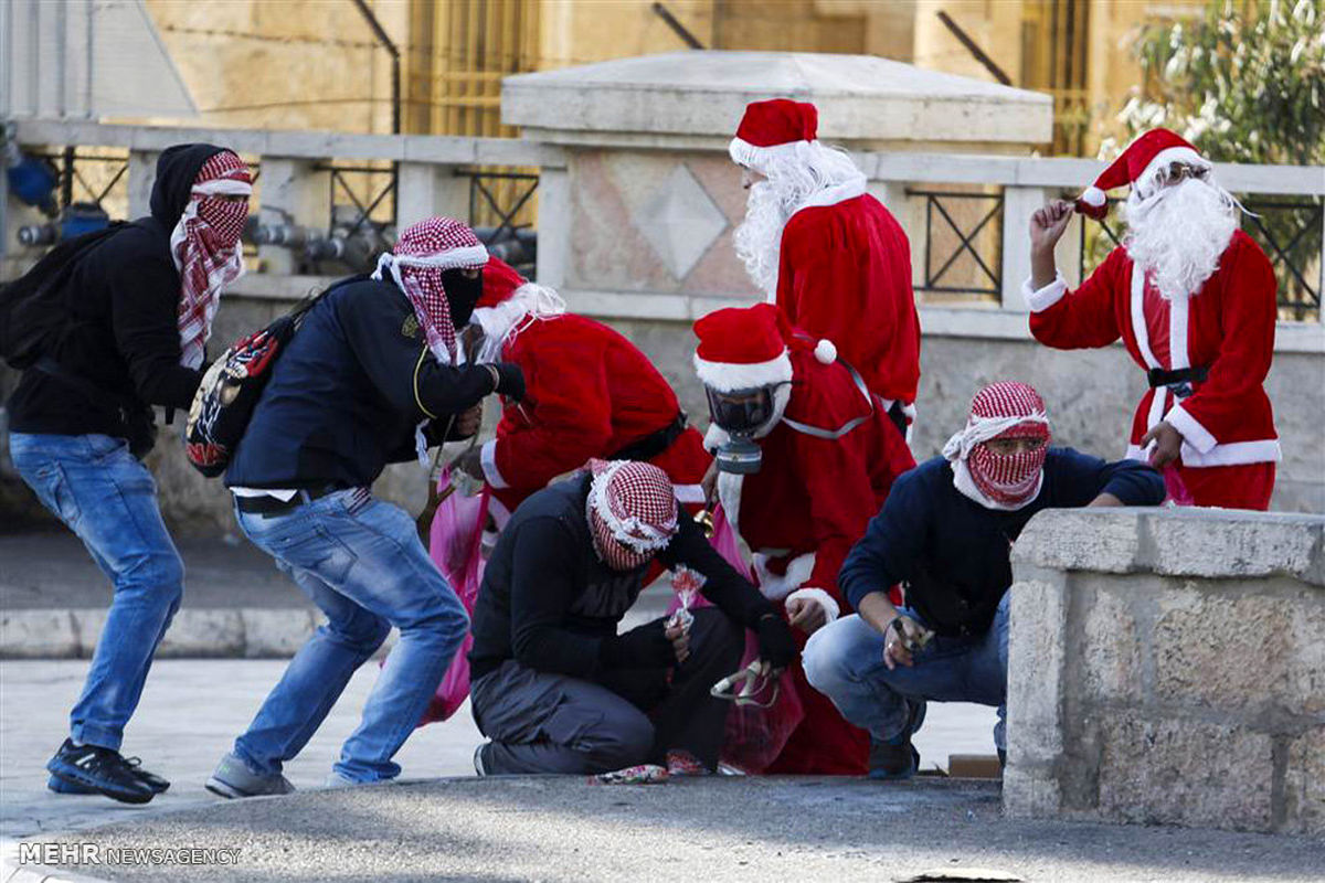 گزارش تصویری 1 دی ماه: از درگیری بابانوئل های فلسطینی با صهیونیست ها تا تخریب 22 ساختمان در اثر رانش زمین