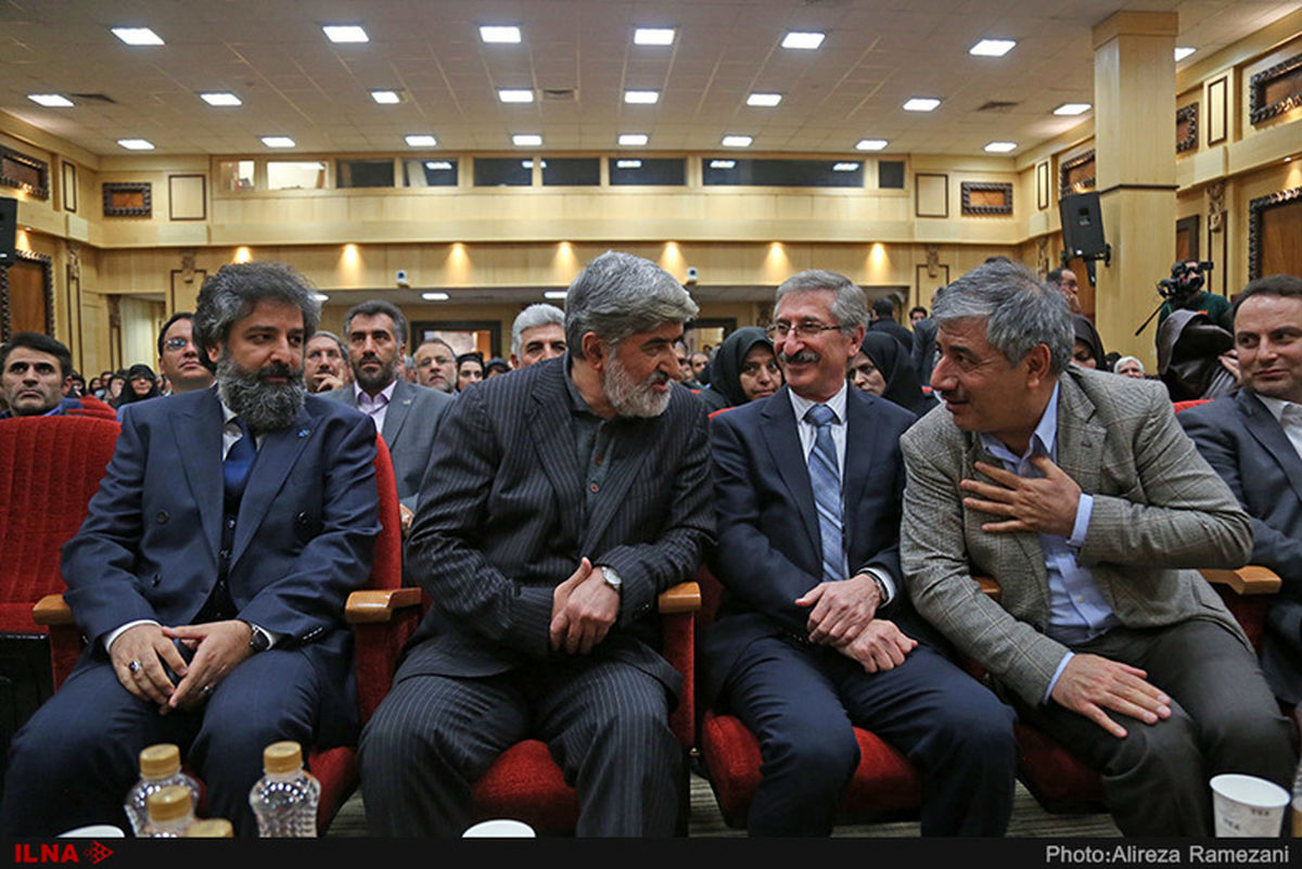 سخنرانی علی مطهری در یک جلسه بی ربط! /عکس