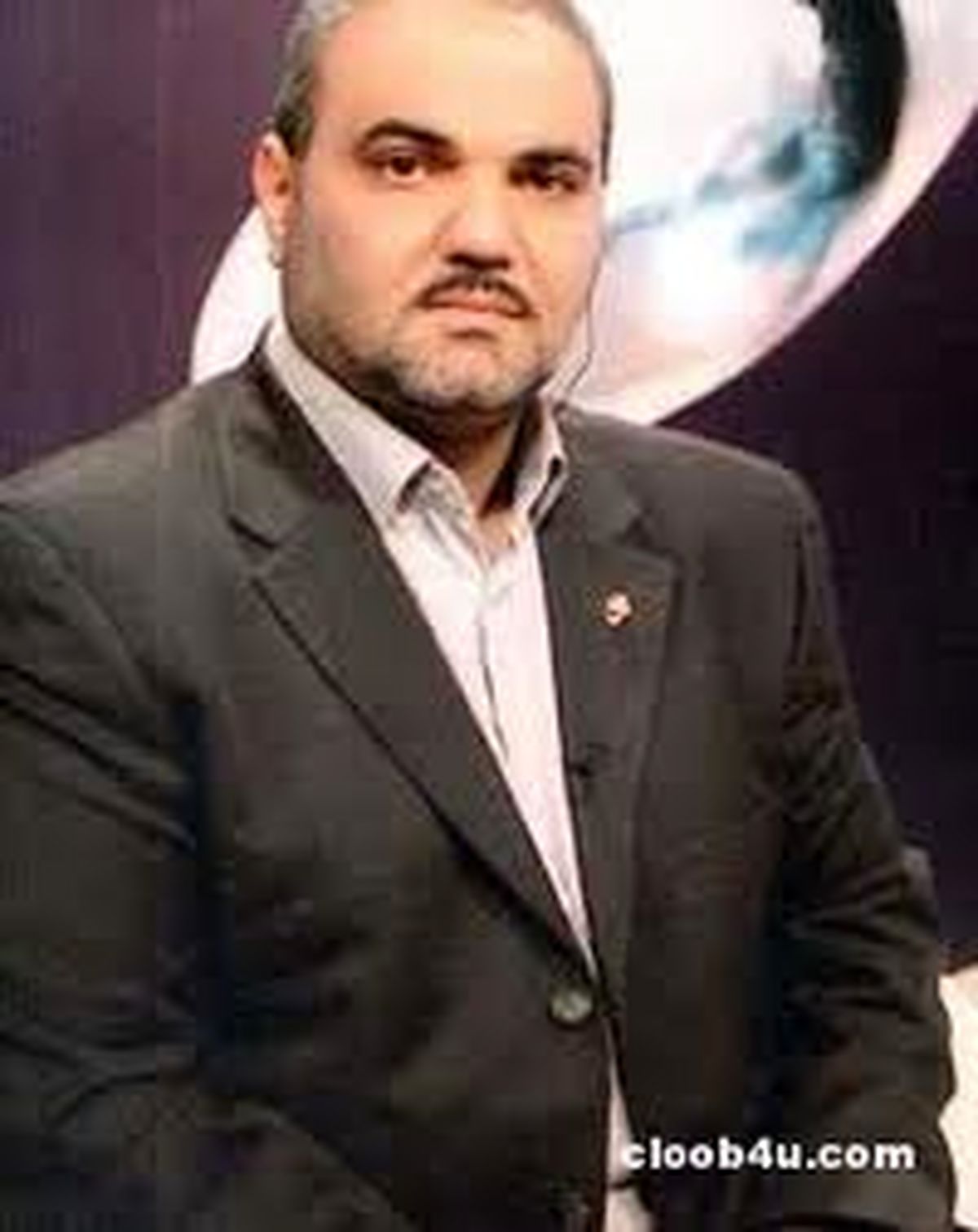 چرا دلسوزان را می‌سوزانیم؟