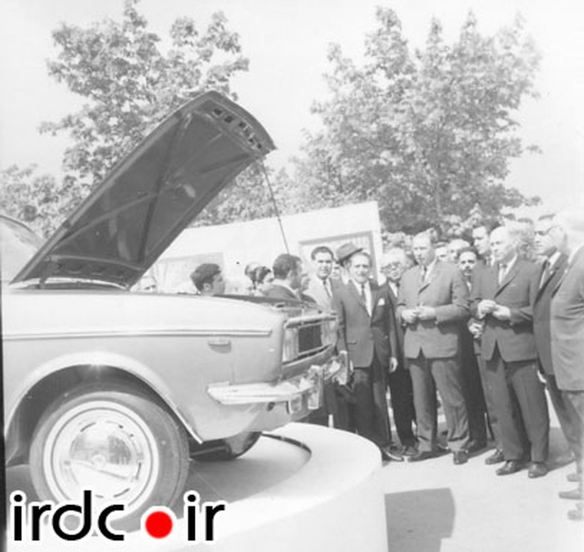 رونمایی از اتومبیل پیكان سال 1348/عکس