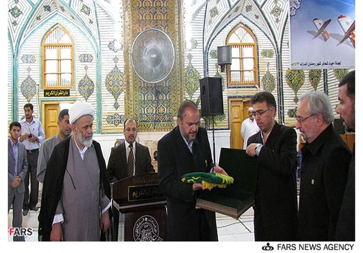 تصاویر/اهدایپرچمگنبدامامرضابهحرمامیرالمؤمنین(ع)