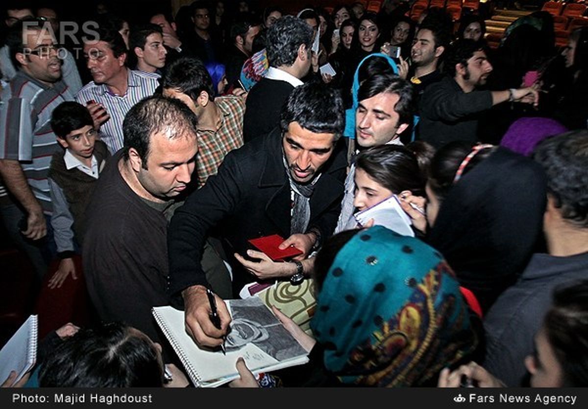 عکس/ پژمان در میان طرفدارانش