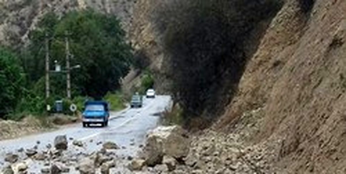 جزئیات ریزش کوه در جاده چالوس