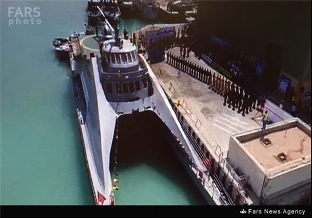 تصاویر: نخستین شناور تندرو سپاه با قابلیت حمل بالگرد