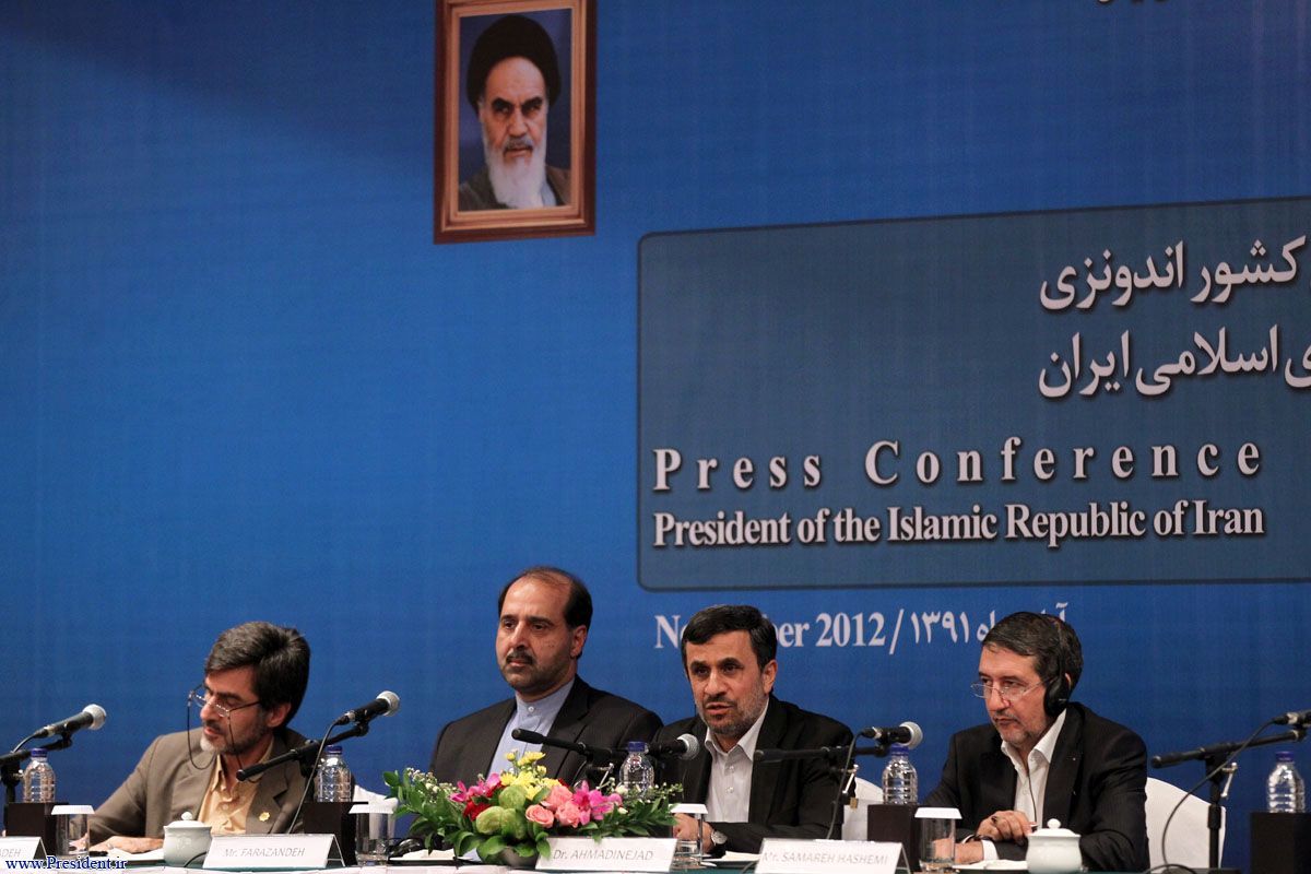 عکس/احمدی‌نژاد و کوچک‌زاده درسفراندونزی