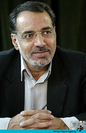 احمدی‌نژاد در عمل انحراف را به حاشیه براند/اکنون همه نگاه ها به رییس جمهور معطوف است