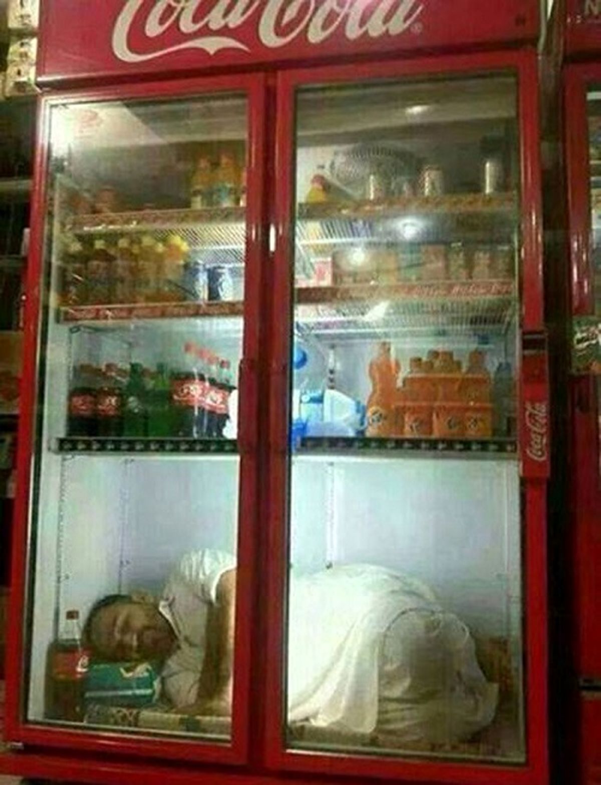 عکس/چاره بقال برای نجات از گرما