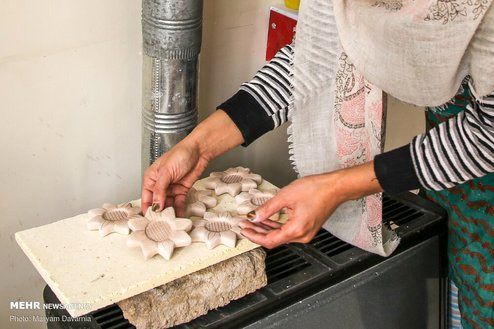 تصاویر: بانوی کارآفرین سفالگر