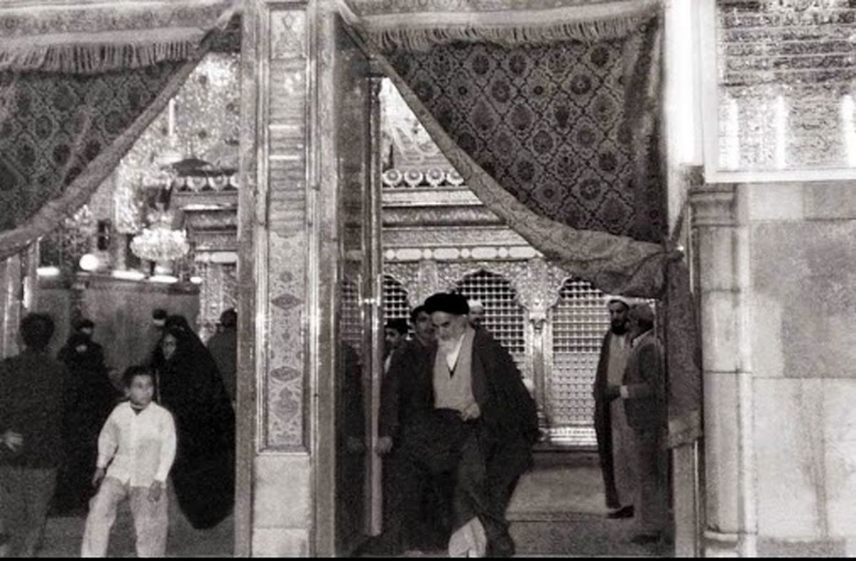 تصویر منتشر نشده از زیارت امام راحل