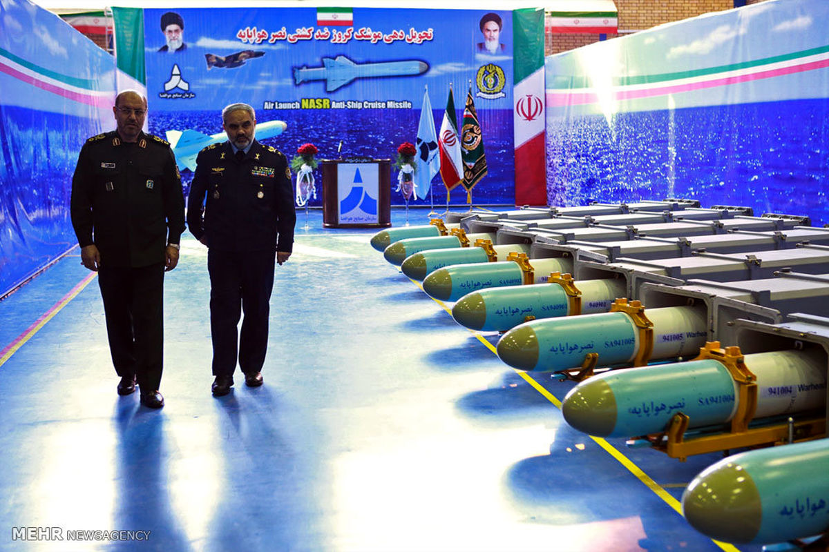 گزارش تصویری ۲۰ بهمن: از موشک‌های ضد کشتی ارتش تا عیادت روحانی مشهور از بیماران