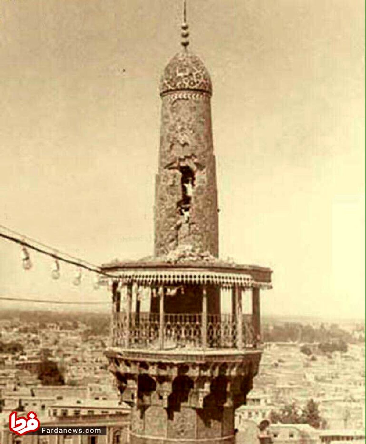 عکس: گلدسته حرم امام رضا پس از حمله توپخانه‌ای روسها