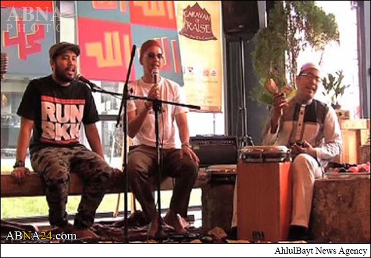 کاروان‌رحمت درمقابل کاریکاتورموهن/عکس