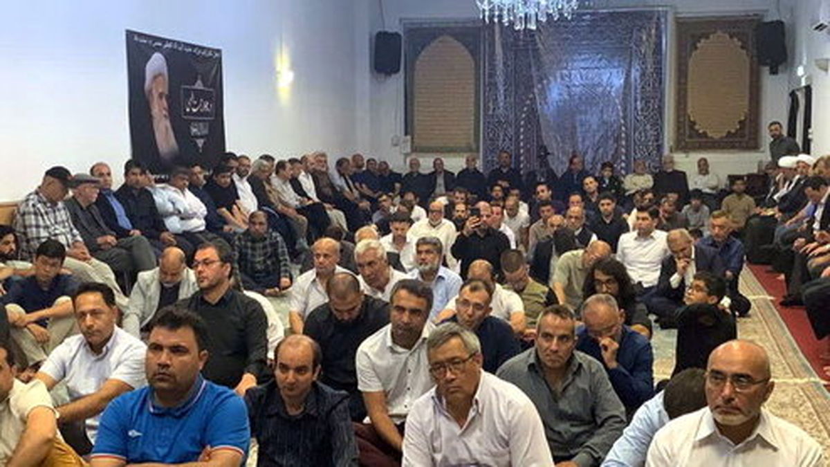 قرائت پیام رهبر انقلاب در مراسم ارتحال آیت‌الله محسنی در هلند