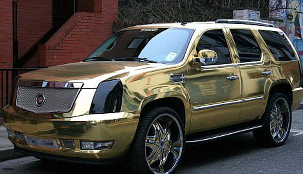 خودروی یک فوتبالیست با آب طلا!