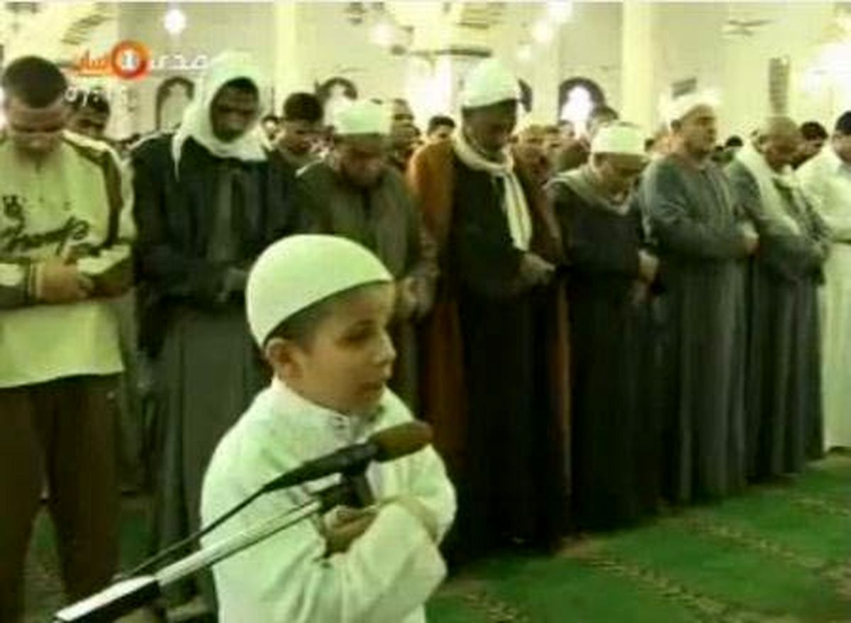 تصاویر کوچکترین امام جماعت جهان