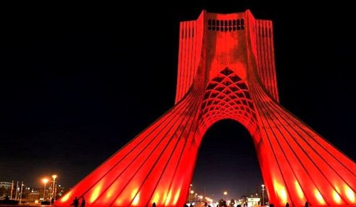 برج آزادی قرمز شد +عکس