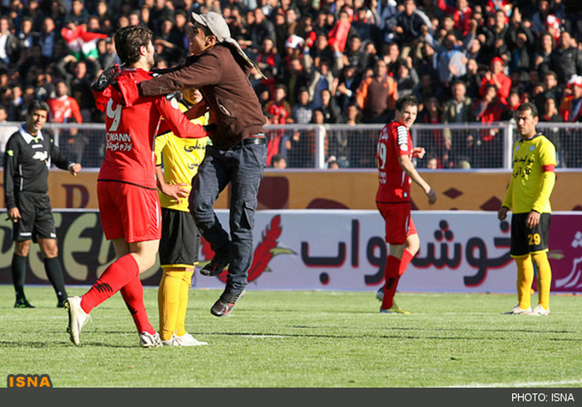 عکس/ مهمان ناخوانده در آغوش کریم