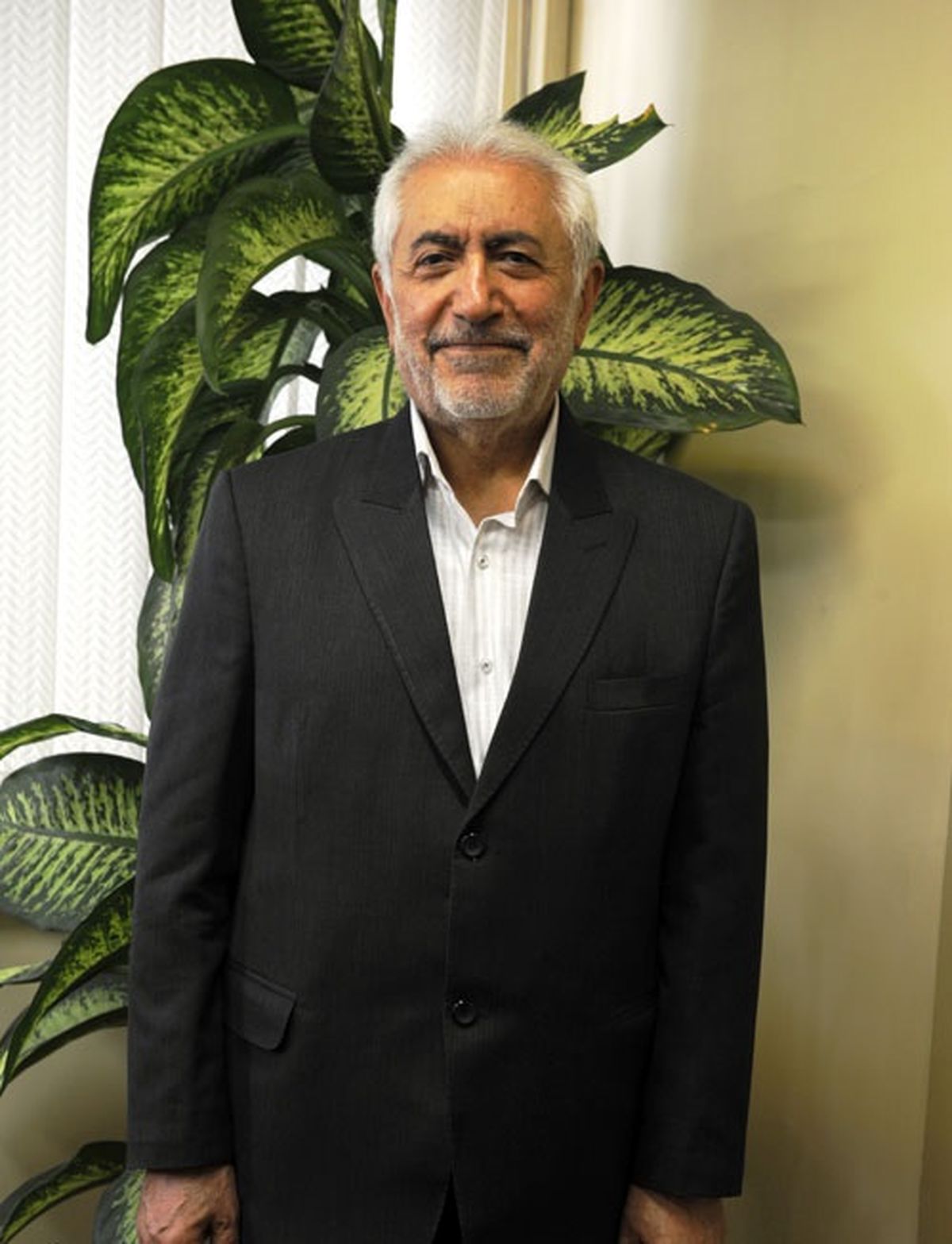 دولت در اقتصاد موفق نبوده/ احمدی‌نژاد اعصاب مردم را به هم ریخت/ روحانی 56‌‎درصد موافق‌دارد و 44‌درصد مخالف