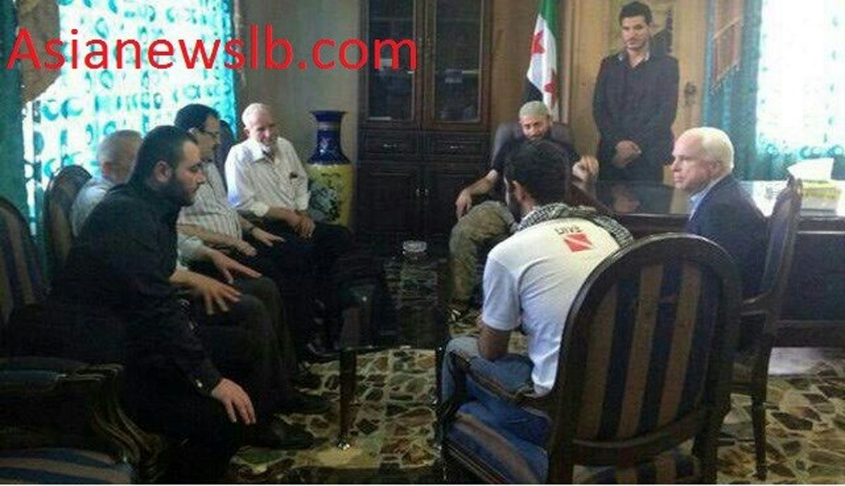 عکس/دیدارسناتورآمریکایی‌باعناصرالقاعده‌لورفت