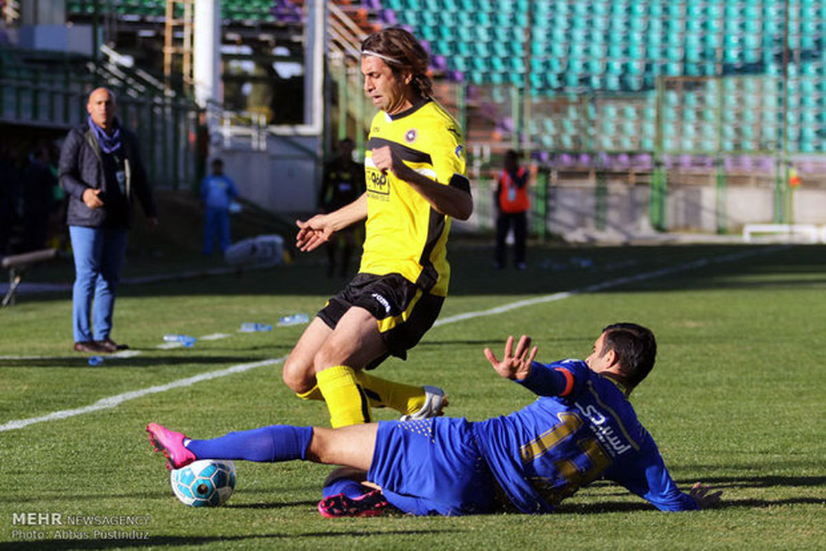 تصاویر: دیدار تیم های فوتبال سپاهان  و نفت