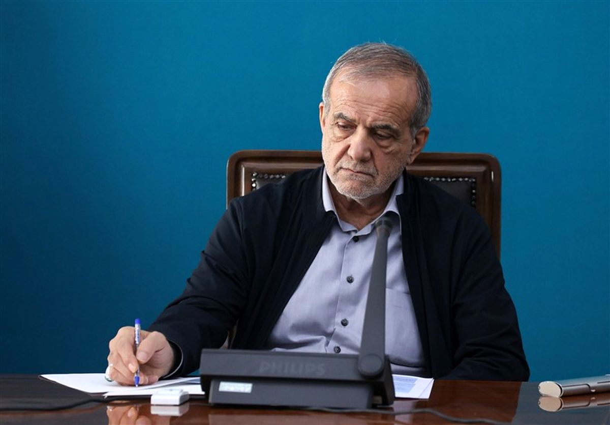 پزشکیان: انتقال آب دریا به صنایع اصفهان، فشار به منابع محلی را کم می‌کند