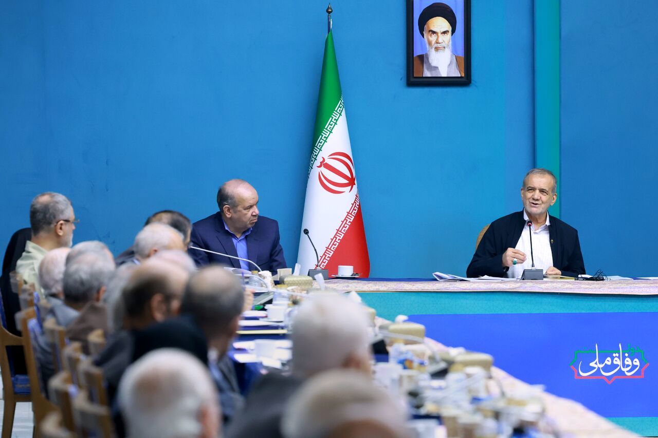 پزشکیان: خبرهای خوبی در زمینه سلامت، رفع ناترازی‌ها و بهبود روابط خارجی داریم /  به دنبال اصلاح شیوه‌های آموزشی در مدارس هستیم