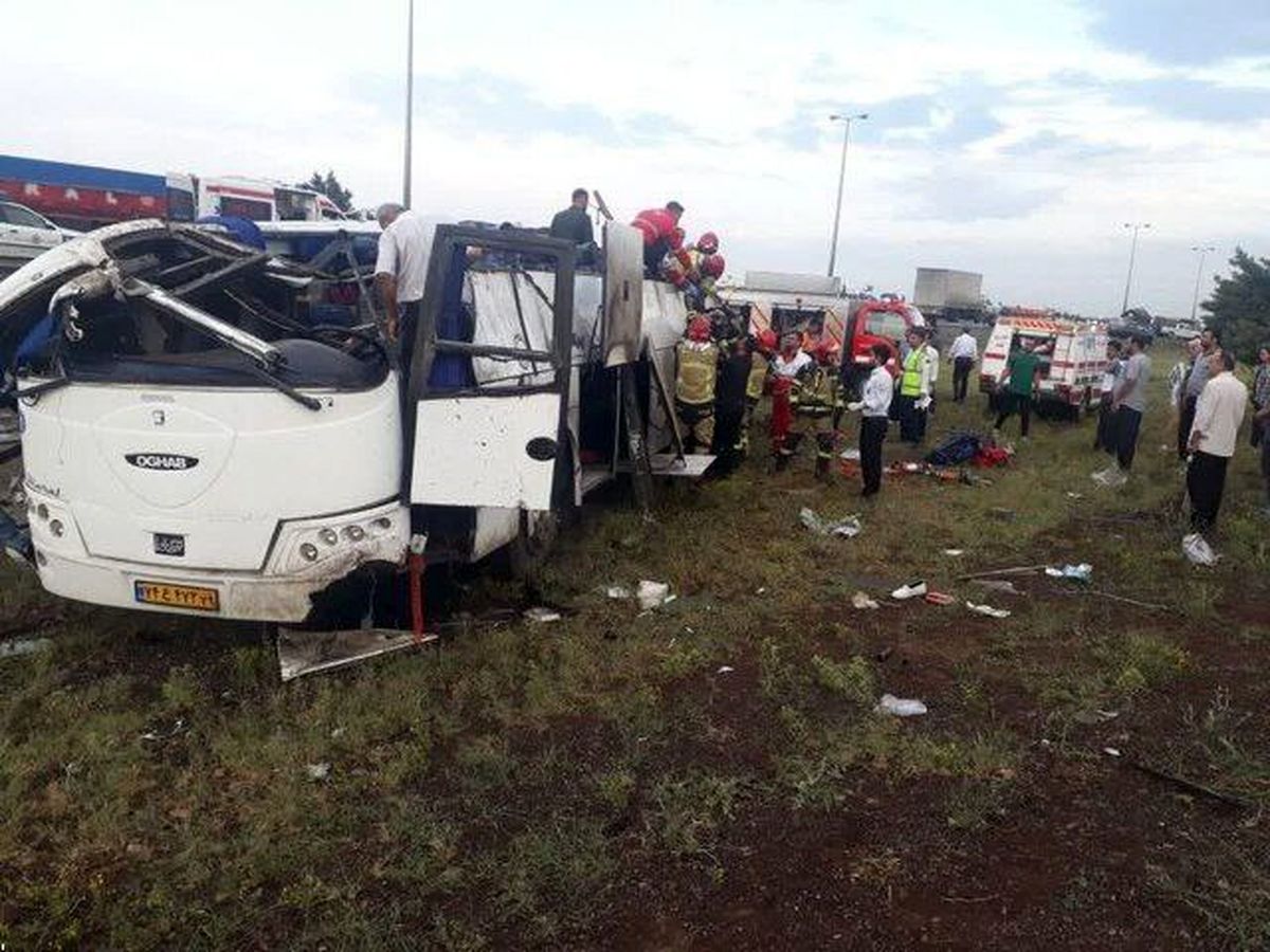 واژگونی اتوبوس تور گردشگری در قزوین | ۲ کشته و ۲۵ مصدوم