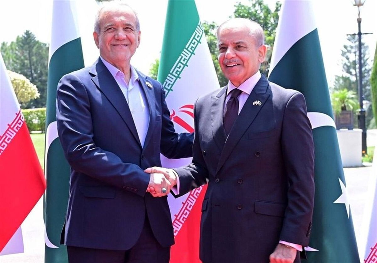 پزشکیان وارد اسلام آباد شد
