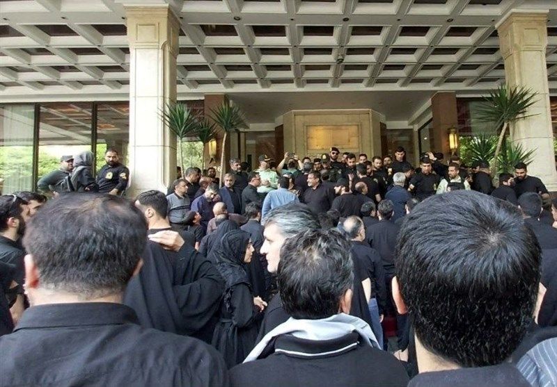 ماجرای تجمع مردم مقابل هتل اسپیناس و شیطنت خبرنگار خارجی