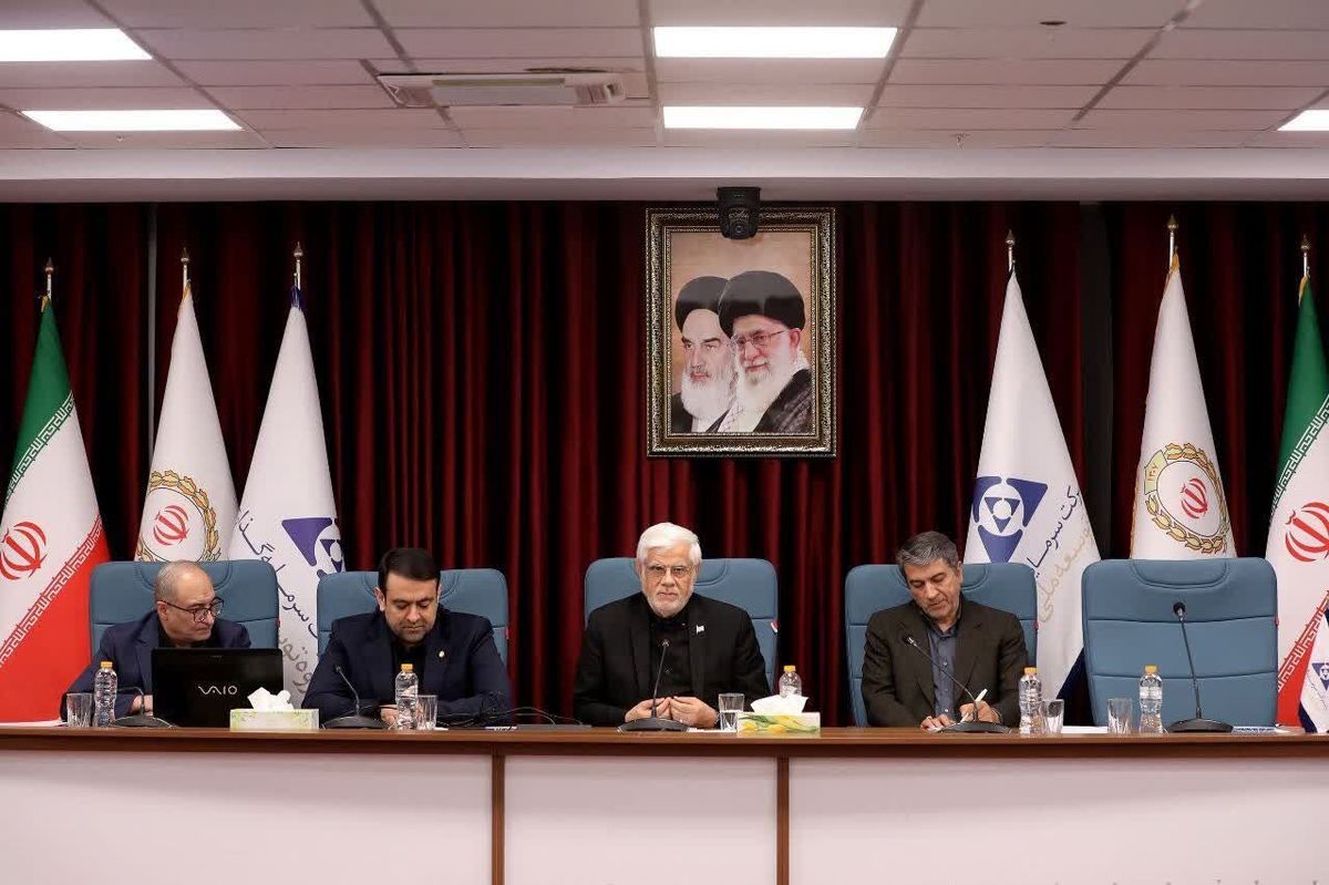 عارف: نوسازی و بازسازی مهمترین اولویت ملی «پساجنگ» است