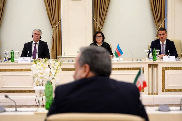 عراقچی با رئیس پارلمان آذربایجان دیدار کرد