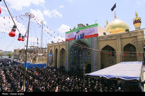 تصاویری از اقامه نماز ظهر عاشورا در حسینیه اعظم زنجان