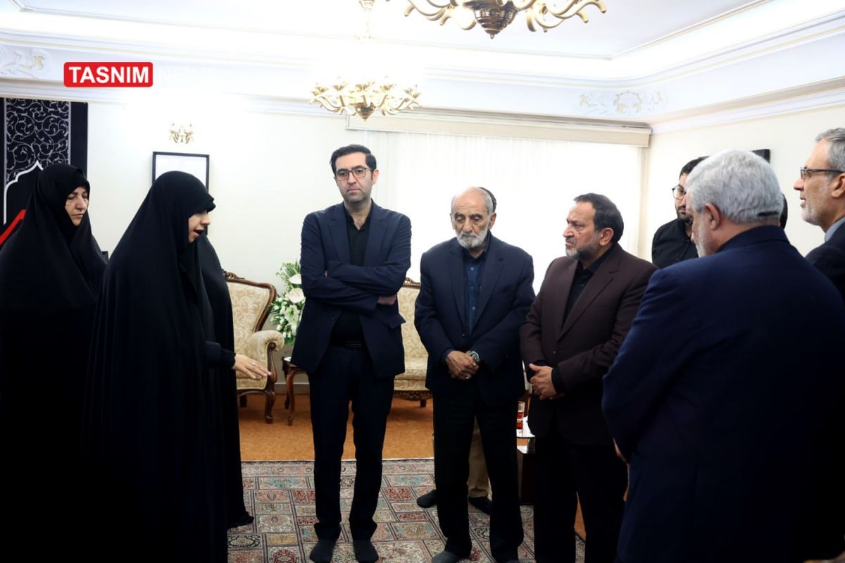 دیدار جمعی از مدیران رسانه‌های کشور با خانواده شهید سلامی/ مدیرعامل کیهان: تبریک ما به تسلیت شهادت سردار سلامی می‌چربد