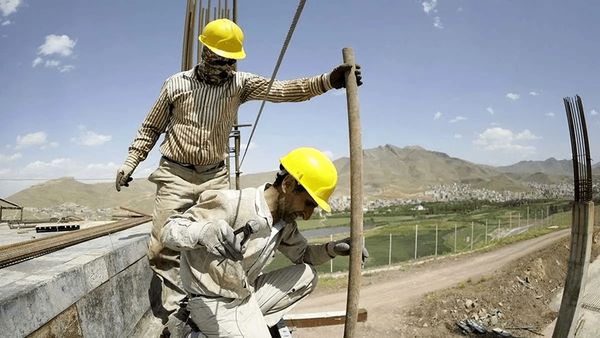 حقوق کارگران در اردیبهشت چقدر افزایش می‌یابد؟ | واریز ۴ میلیون و ۲۰۰ هزار تومان مابه‌التفاوت حق مسکن فروردین