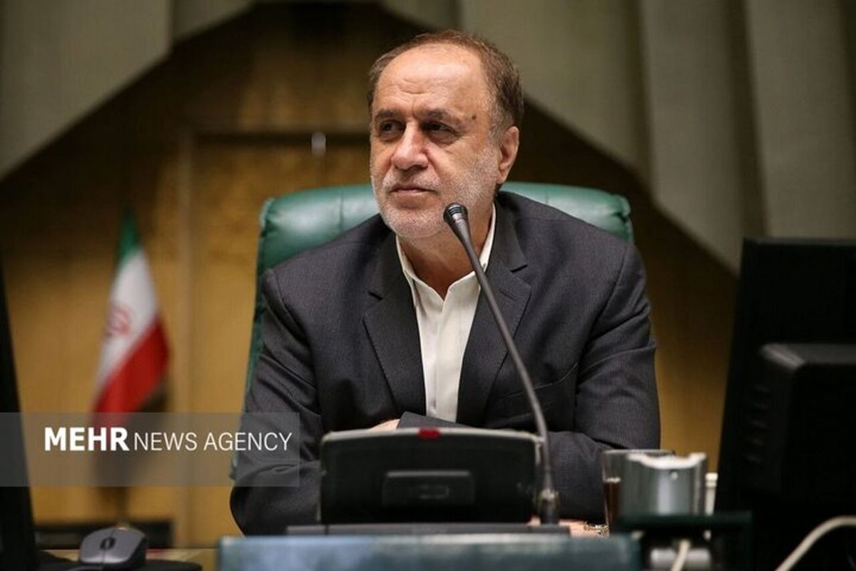 حاجیبابایی: مردم ایران پای انقلاب ایستادهاند