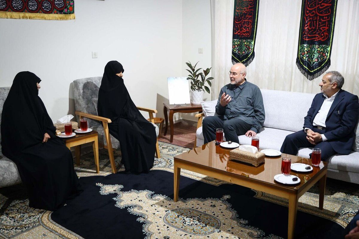 دیدار قالیباف با خانواده شهید سرلشکر محمد کاظمی