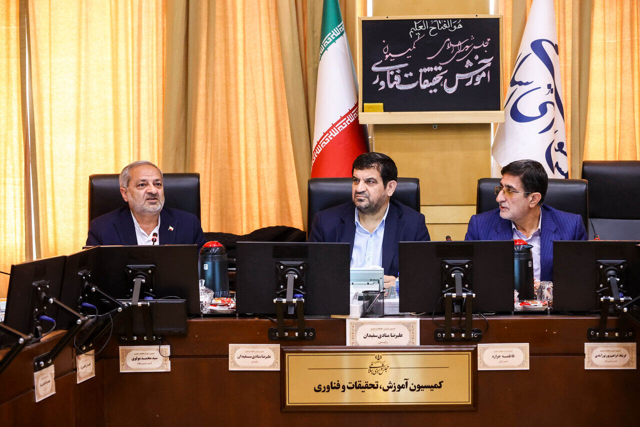 اکثر نمایندگان از توضیحات وزیر آموزش و پرورش قانع شدند