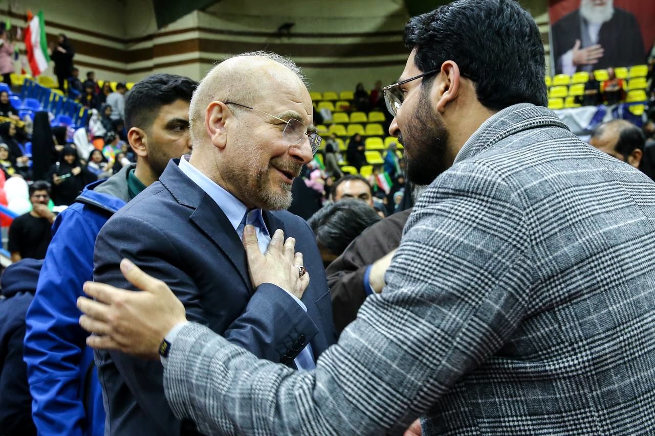 تصاویر: گفتوگوی چهرهبهچهرهٔ رئیس مجلس با مردم