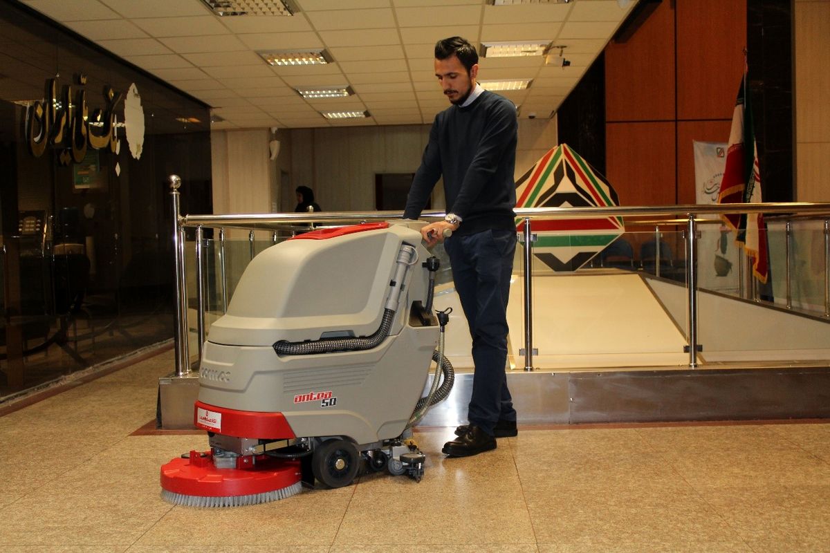 چرا باید از دستگاه زمین شوی صنعتی استفاده کنیم؟