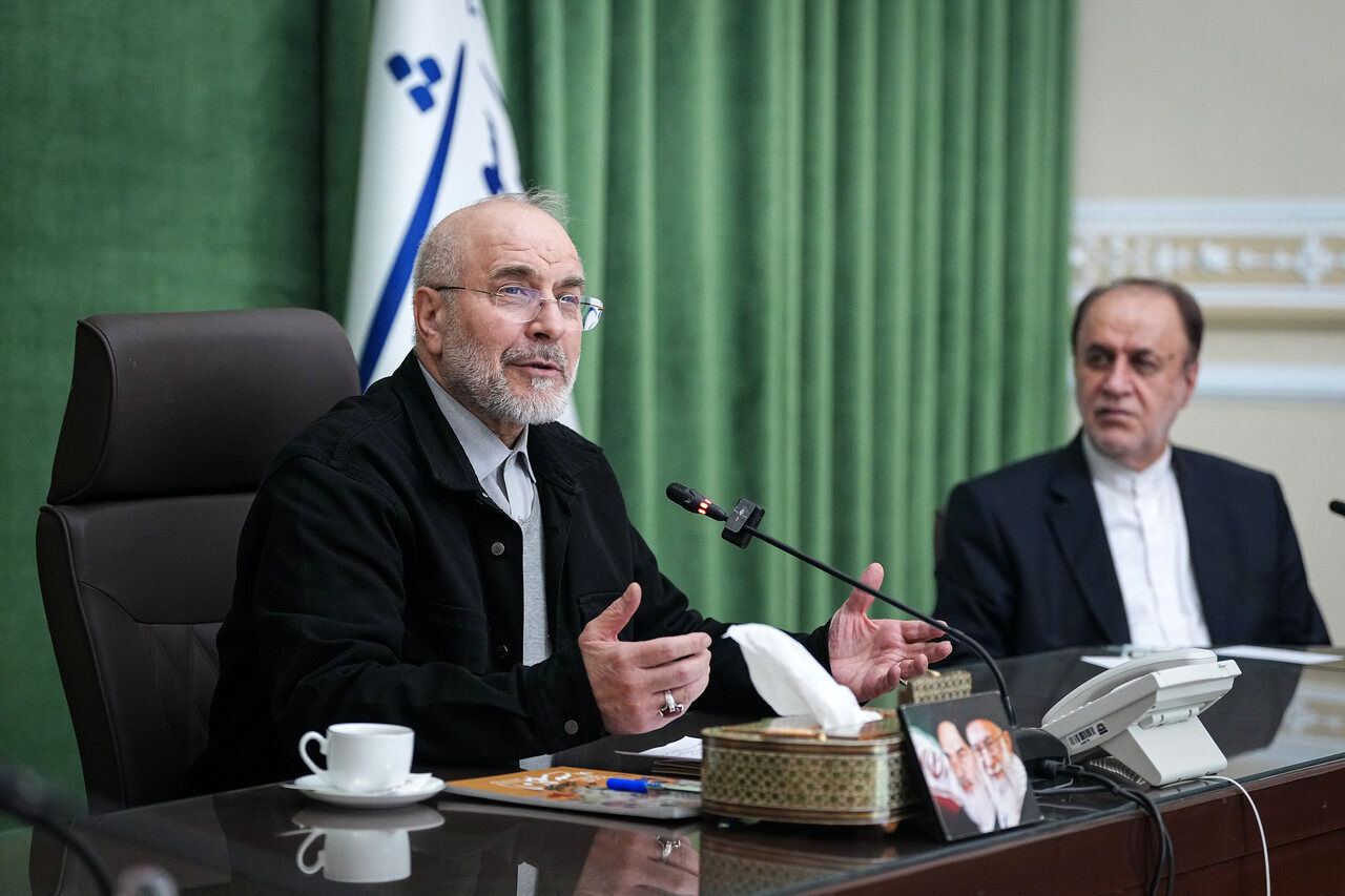 تصاویر: دیدار اعضای شورای هماهنگی یوم الله دهه فجر با قالیباف