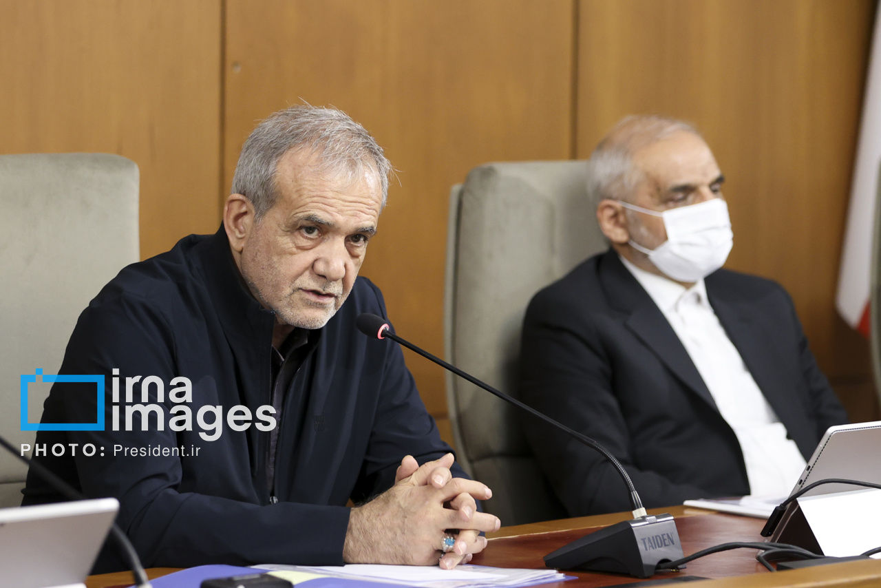 تصاویر: اولین جلسه هیئت دولت پس از کسب رای اعتماد وزرا