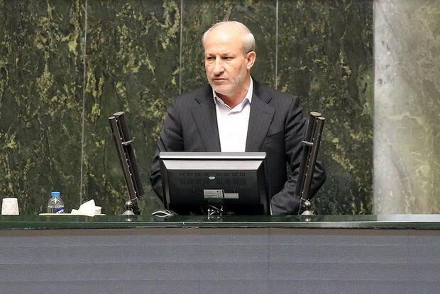 بسطامی: تفکیک وزارتخانه راه و شهرسازی باید انجام شود 