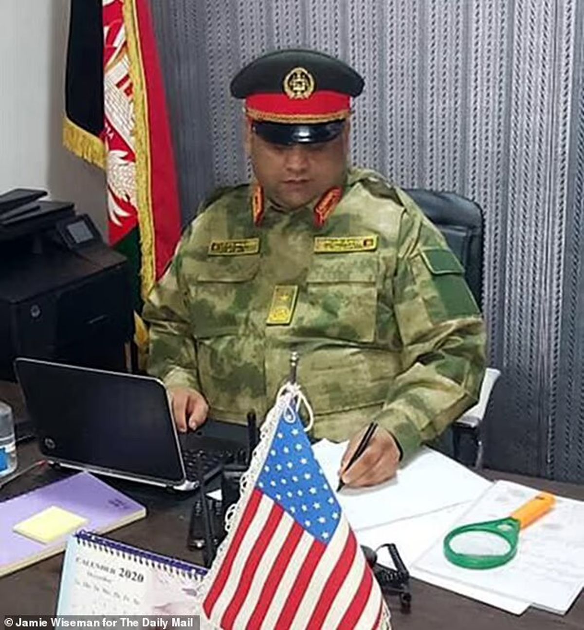 ماجرای جایزه ۱۰ هزار پوندی طالبان برای یافتن این مرد + عکس