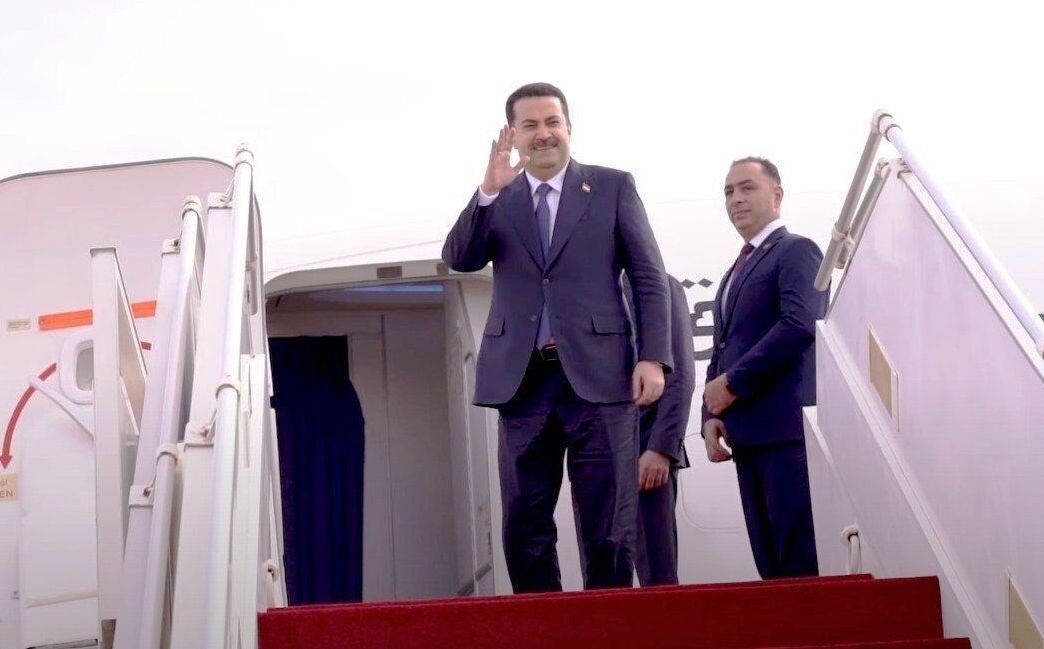 نخست وزیر عراق در حال زیارت +فیلم