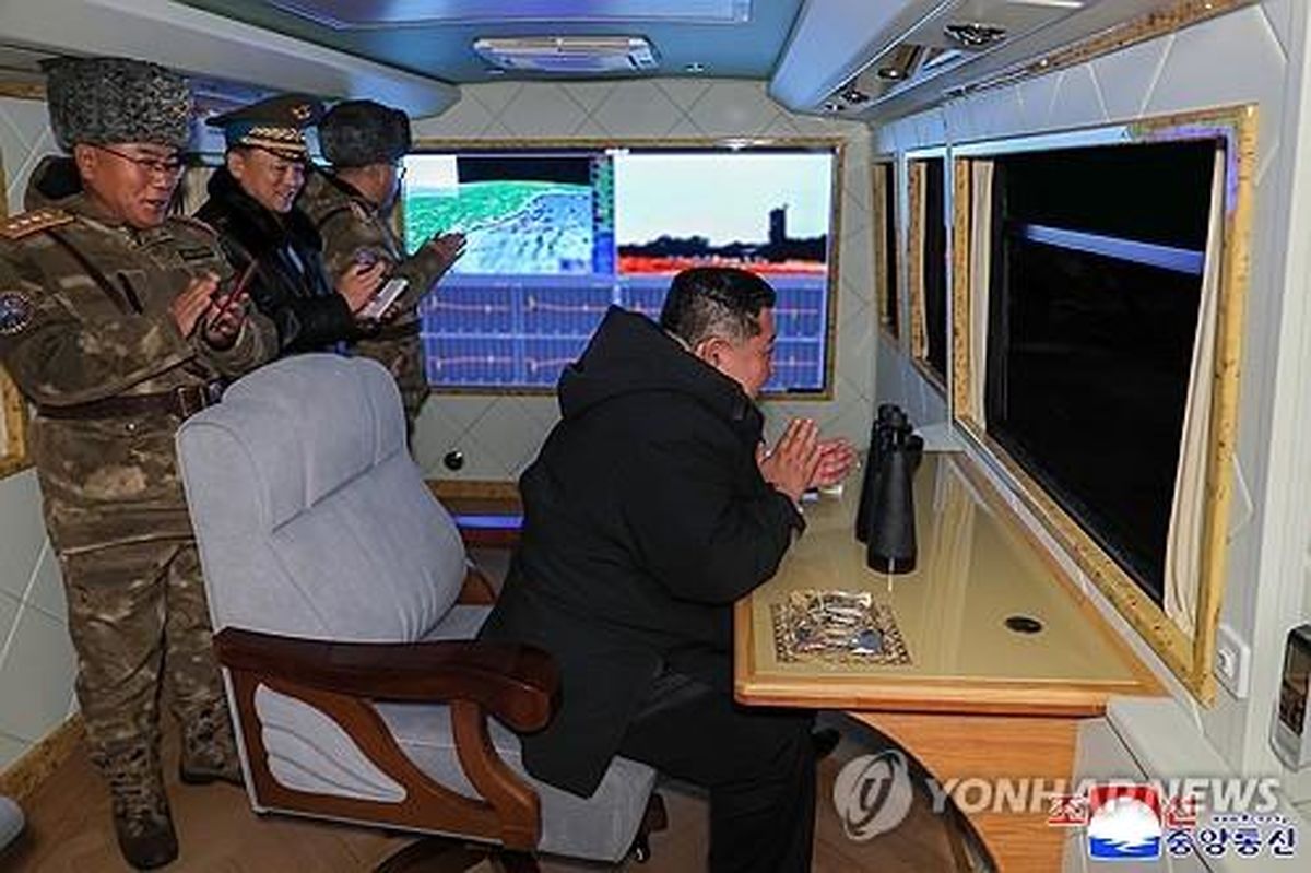 کره شمالی، با حضور اون، موشک مافوق صوت آزمایش کرد