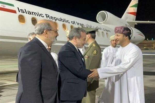 استقبال مقامات عمان از تیم مذاکره کننده ایرانی + فیلم